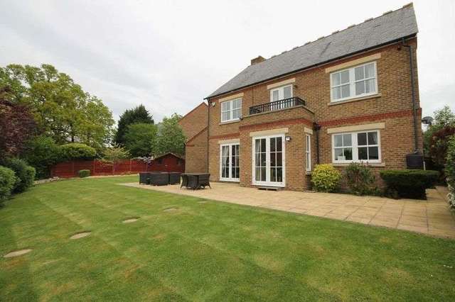  Image of 4 bedroom Detached house to rent in Clarence Gate Woodford Green IG8 at Clarence Gate  Woodford Green, IG8 8GN