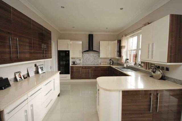  Image of 4 bedroom Detached house to rent in Clarence Gate Woodford Green IG8 at Clarence Gate  Woodford Green, IG8 8GN