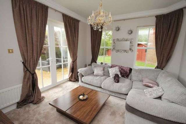  Image of 4 bedroom Detached house to rent in Clarence Gate Woodford Green IG8 at Clarence Gate  Woodford Green, IG8 8GN