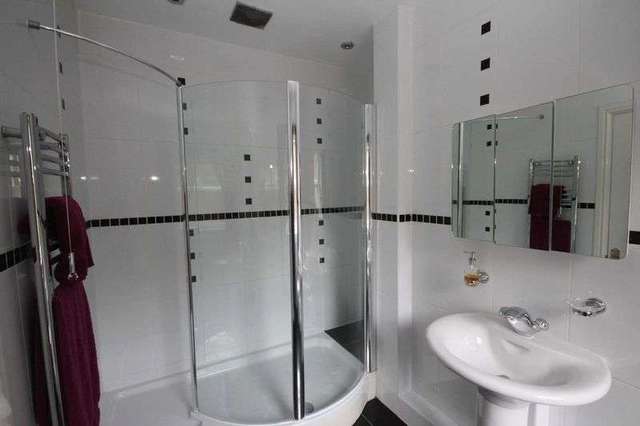  Image of 4 bedroom Detached house to rent in Clarence Gate Woodford Green IG8 at Clarence Gate  Woodford Green, IG8 8GN