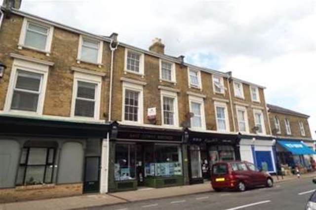  Image of 3 bedroom Maisonette to rent in Clarence Road East Cowes PO32 at East Cowes, PO32 6EP