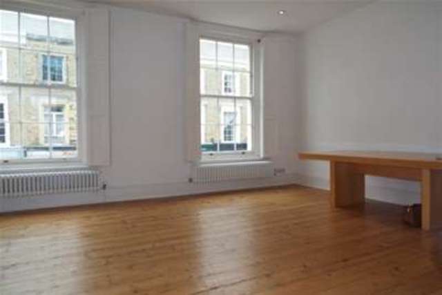  Image of 3 bedroom Maisonette to rent in Clarence Road East Cowes PO32 at East Cowes, PO32 6EP