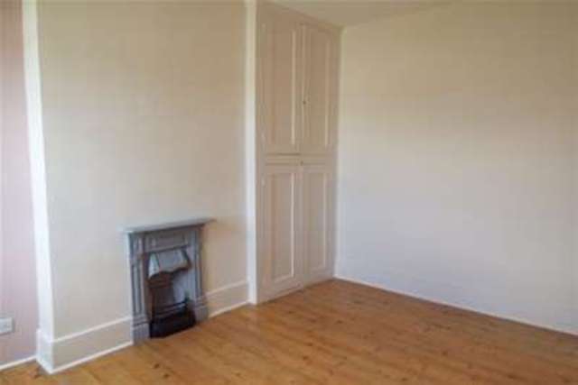  Image of 3 bedroom Maisonette to rent in Clarence Road East Cowes PO32 at East Cowes, PO32 6EP