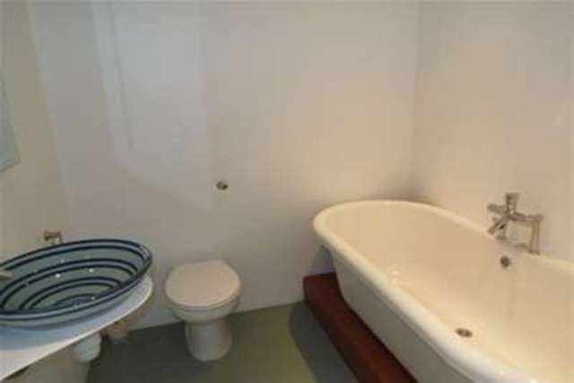  Image of 3 bedroom Maisonette to rent in Clarence Road East Cowes PO32 at East Cowes, PO32 6EP