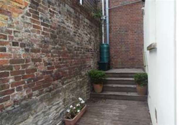  Image of 3 bedroom Maisonette to rent in Clarence Road East Cowes PO32 at East Cowes, PO32 6EP