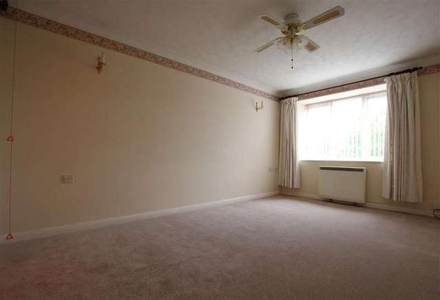  Image of 1 bedroom Apartment for sale in Reading Road Pangbourne Reading RG8 at Pangbourne  Reading, RG8 7HS
