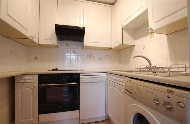  Image of 1 bedroom Apartment for sale in Reading Road Pangbourne Reading RG8 at Pangbourne  Reading, RG8 7HS