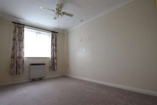  Image of 1 bedroom Apartment for sale in Reading Road Pangbourne Reading RG8 at Pangbourne  Reading, RG8 7HS