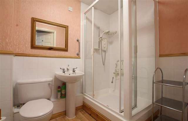  Image of 1 bedroom Apartment for sale in Reading Road Pangbourne Reading RG8 at Pangbourne  Reading, RG8 7HS