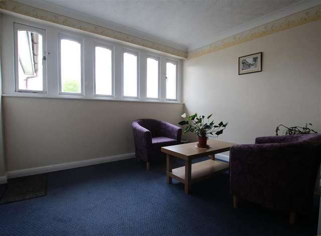  Image of 1 bedroom Apartment for sale in Reading Road Pangbourne Reading RG8 at Pangbourne  Reading, RG8 7HS