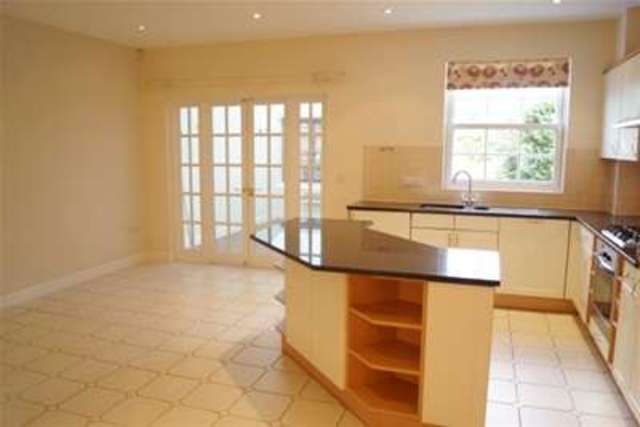  Image of 3 bedroom Property to rent in White Lion Gate Cobham KT11 at Cobham, KT11 1AQ