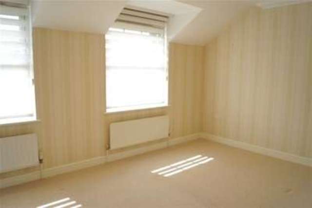  Image of 3 bedroom Property to rent in White Lion Gate Cobham KT11 at Cobham, KT11 1AQ