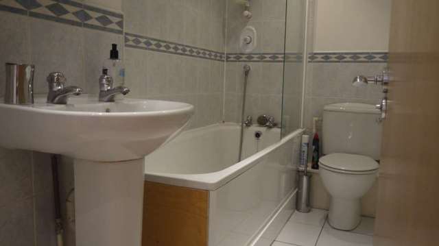  Image of 1 bedroom Flat to rent in Commercial Road London E1 at Commercial Road Aldgate East London, E1 1NZ