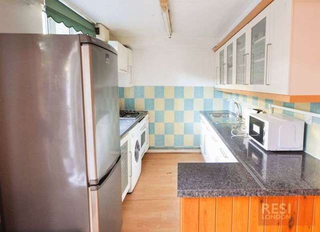  Image of 4 bedroom Flat to rent in Coopers Lane London NW1 at Coopers Lane  London, NW1 1HA