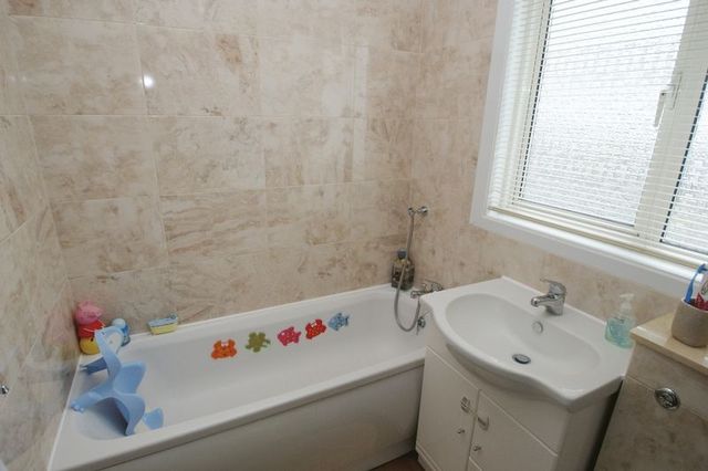  Image of 3 bedroom Detached house to rent in Jarman Close Hemel Hempstead HP3 at Jarman Close Cornerhall Hemel Hempstead, HP3 9JG
