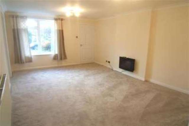  Image of 2 bedroom Flat to rent in Cricketers Approach Wrenthorpe Wakefield WF2 at Wakefield, WF2 0JH