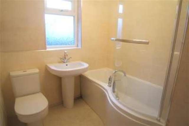  Image of 2 bedroom Flat to rent in Cricketers Approach Wrenthorpe Wakefield WF2 at Wakefield, WF2 0JH