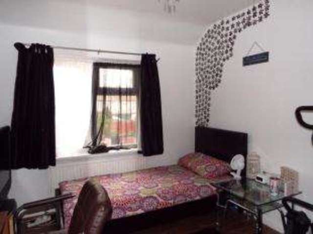  Image of 3 bedroom Terraced house for sale in Spurling Road Dagenham RM9 at Dagenham Essex Becontree, RM9 5RH