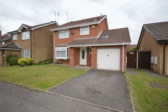  Image of 3 bedroom Detached house for sale in Danvers Drive Luton LU3 at Danvers Drive  Luton, LU3 4EF