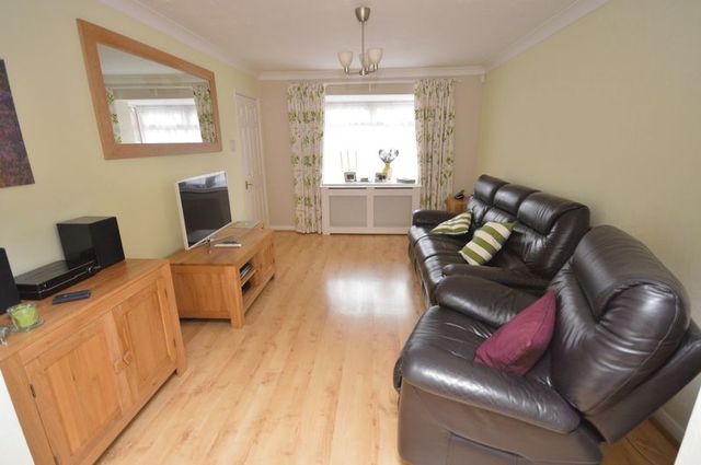 Image of 3 bedroom Detached house for sale in Danvers Drive Luton LU3 at Danvers Drive  Luton, LU3 4EF