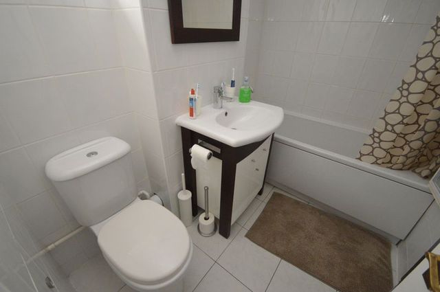  Image of 3 bedroom Detached house for sale in Danvers Drive Luton LU3 at Danvers Drive  Luton, LU3 4EF