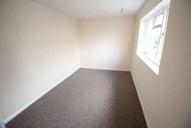  Image of 3 bedroom Terraced house to rent in Defoe Road Ipswich IP1 at Defoe Road  Ipswich, IP1 6SL