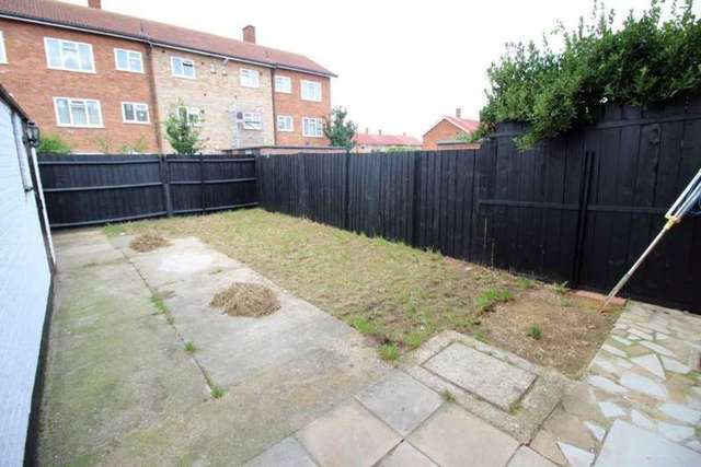  Image of 3 bedroom Terraced house to rent in Defoe Road Ipswich IP1 at Defoe Road  Ipswich, IP1 6SL