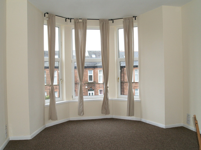  Image of 4 bedroom Flat to rent in Dixon Avenue Glasgow G42 at Govanhill Glasgow Glasgow, G42 8EN