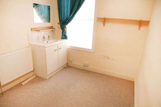  Image of 3 bedroom Terraced house to rent in Dixon Street Lincoln LN5 at Dixon Street  Lincoln, LN5 8AQ