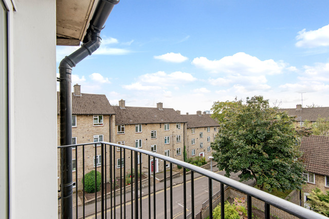  Image of 1 bedroom Flat to rent in Dobson Close London NW6 at Swiss Cottage, NW6 4RS