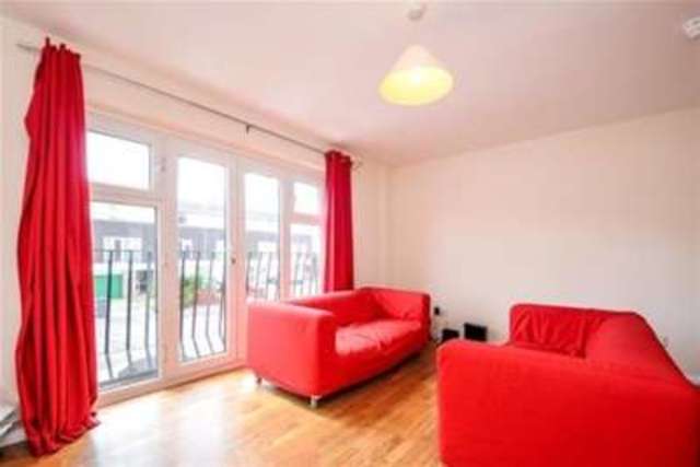  Image of 5 bedroom Property to rent in Earle Gardens Kingston upon Thames KT2 at Kingston upon Thames, KT2 5TB