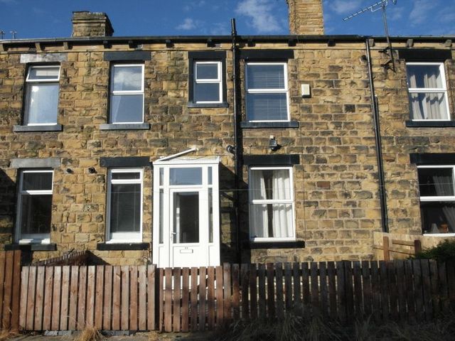  Image of 2 bedroom Terraced house to rent in East Park Street Morley Leeds LS27 at East Park Street Morley Leeds, LS27 0PW