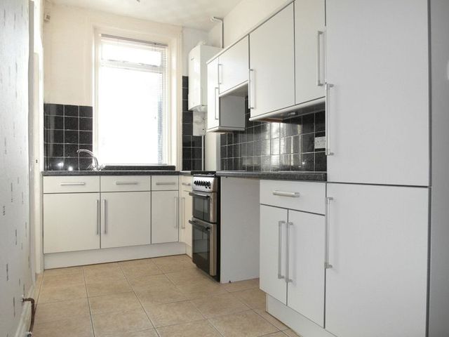  Image of 2 bedroom Terraced house to rent in East Park Street Morley Leeds LS27 at East Park Street Morley Leeds, LS27 0PW