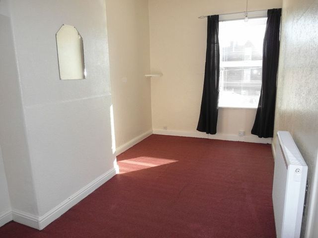  Image of 2 bedroom Terraced house to rent in East Park Street Morley Leeds LS27 at East Park Street Morley Leeds, LS27 0PW