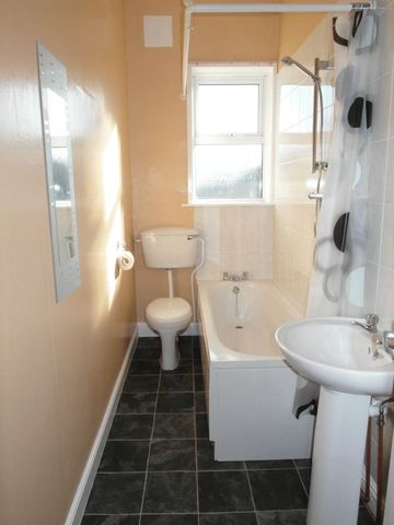  Image of 2 bedroom Terraced house to rent in East Park Street Morley Leeds LS27 at East Park Street Morley Leeds, LS27 0PW