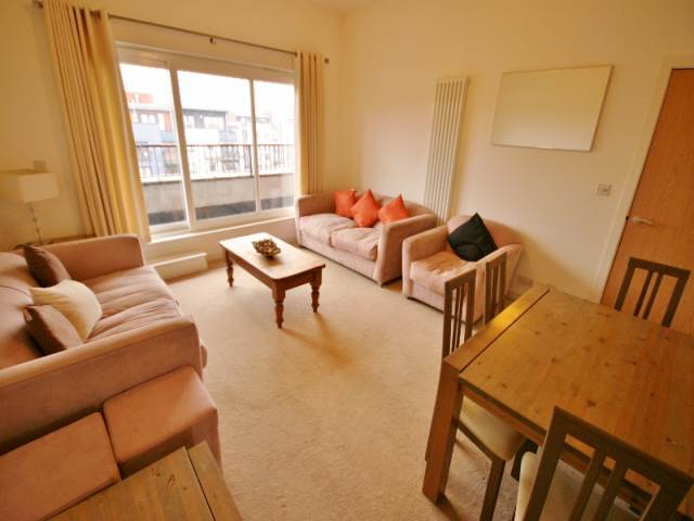  Image of 3 bedroom Flat to rent in East Pilton Farm Crescent Edinburgh EH5 at Pilton Edinburgh Edinburgh, EH5 2GG