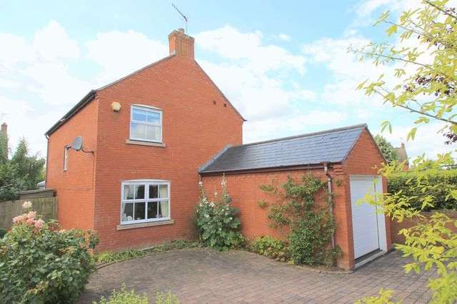  Image of 3 bedroom Detached house for sale in Ebsdorf Close Bidford-on-Avon Alcester B50 at Ebsdorf Close  Bidford on Avon, B50 4FQ