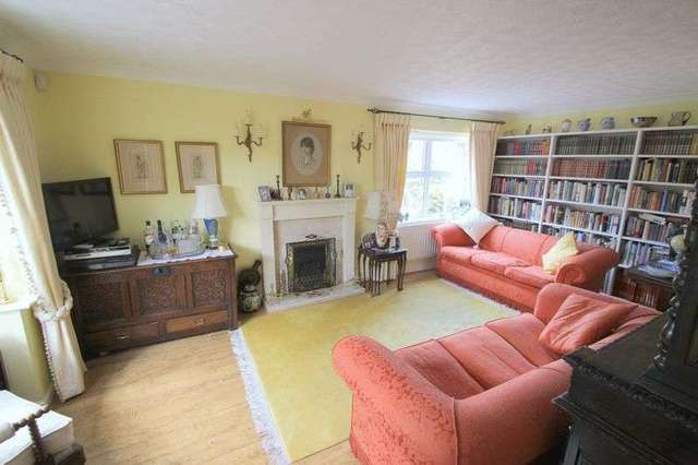  Image of 3 bedroom Detached house for sale in Ebsdorf Close Bidford-on-Avon Alcester B50 at Ebsdorf Close  Bidford on Avon, B50 4FQ