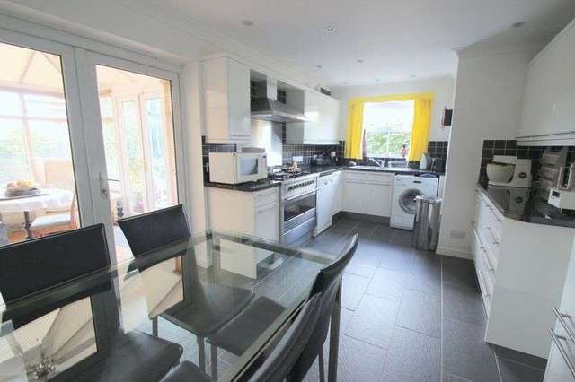  Image of 3 bedroom Detached house for sale in Ebsdorf Close Bidford-on-Avon Alcester B50 at Ebsdorf Close  Bidford on Avon, B50 4FQ