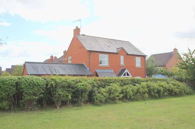  Image of 3 bedroom Detached house for sale in Ebsdorf Close Bidford-on-Avon Alcester B50 at Ebsdorf Close  Bidford on Avon, B50 4FQ