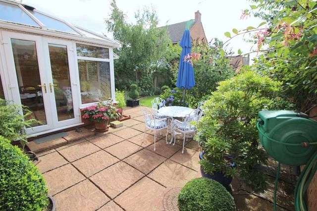  Image of 3 bedroom Detached house for sale in Ebsdorf Close Bidford-on-Avon Alcester B50 at Ebsdorf Close  Bidford on Avon, B50 4FQ