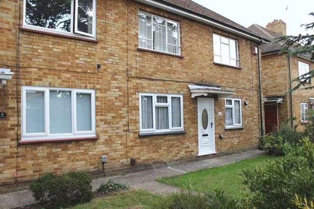  Image of 2 bedroom Flat to rent in Cedar Court Egham TW20 at Cedar Court  Egham, TW20 9DB
