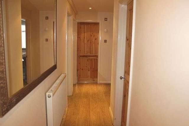  Image of 2 bedroom Flat to rent in Cedar Court Egham TW20 at Cedar Court  Egham, TW20 9DB