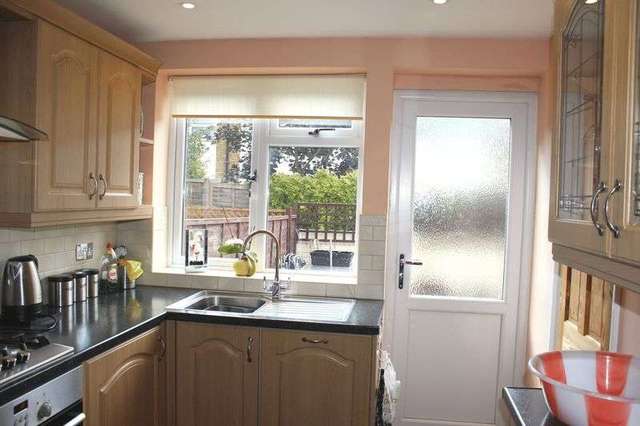  Image of 2 bedroom Flat to rent in Cedar Court Egham TW20 at Cedar Court  Egham, TW20 9DB