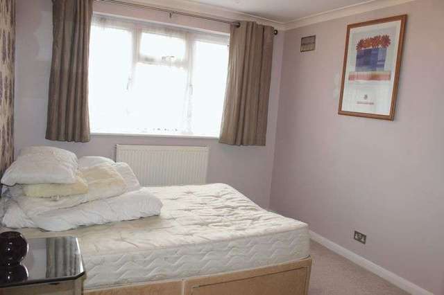  Image of 2 bedroom Flat to rent in Cedar Court Egham TW20 at Cedar Court  Egham, TW20 9DB
