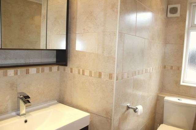  Image of 2 bedroom Flat to rent in Cedar Court Egham TW20 at Cedar Court  Egham, TW20 9DB