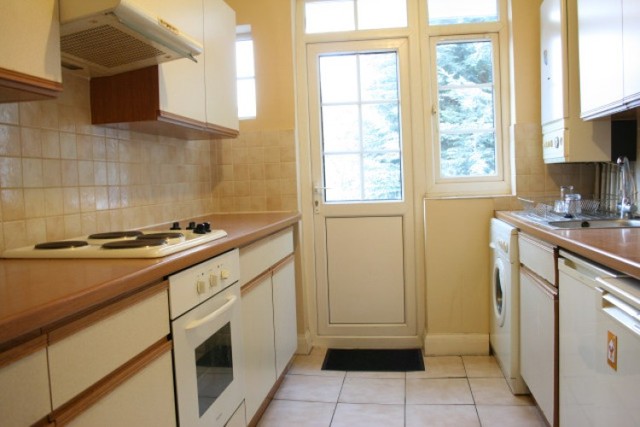 Image of 2 bedroom Maisonette to rent in Nether Street London N3 at Elm Court Nether Street Finchley, N3 1RH