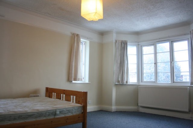  Image of 2 bedroom Maisonette to rent in Nether Street London N3 at Elm Court Nether Street Finchley, N3 1RH