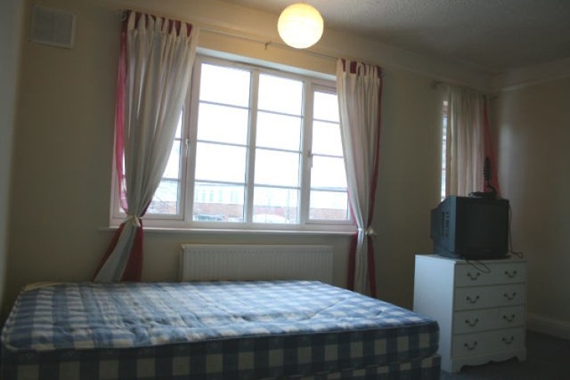  Image of 2 bedroom Maisonette to rent in Nether Street London N3 at Elm Court Nether Street Finchley, N3 1RH