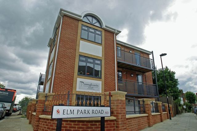  Image of 1 bedroom Houses to rent in Elm Park Road London N21 at Elm Park Road Winchmore Hill Winchmore Hill, N21 2HS